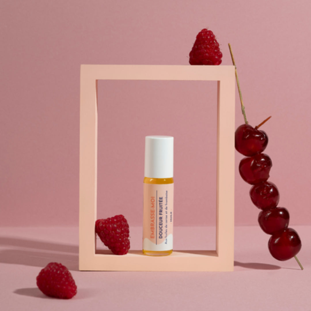Nourishing lip oil with cherry and raspberry scent
